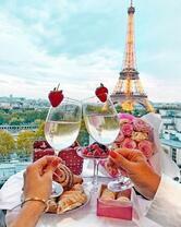 Без бренда «Свидание на фоне Эйфелевой башки» в Подольске